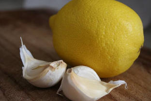 Garlic-lemon-dye-great-to-aide-in-treatment-of-extensions-veins
