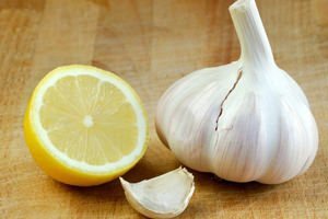 treatment of varicose veins the hood of garlic and lemon